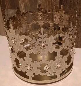 Bath & Body Works 667552128448 And Christmas Winter Snowflakes 3 Wick Candle Sleeve Z-1