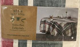 Bed Bath & Beyond 444800949143 Bee And Willow Holiday Plaid 70 Inch Rd Tablecloth Red Green Xmas Farmhouse Cotton New