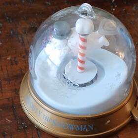 11405 Blockbuster Frosty The Snowman Snow Globe 1999 White Gold Plastic Christmas