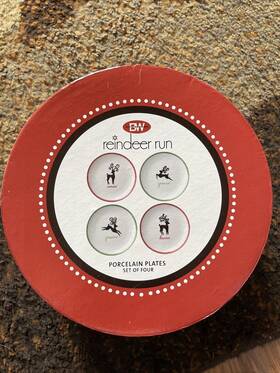 6320998 Boston Warehouse Christmas Reindeer Run Set Of 4 Porcelain Appetizer Plates 2009