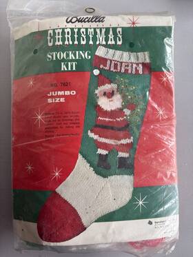 7621 Bucilla Christmas Stocking Kit Jumbo Santa Claus Sequins Beads Acrylic Yarn