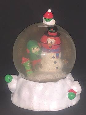 C.r. Gibson 082272446656 Veggie Tales Christmas 6 Inch Snow Globe Its A Frosty Snowbob Snowglobe 1999