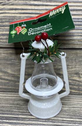 Christmas House 639277579423 Vtg Ornament Plastic Lantern White Greenery 4.5 Inch