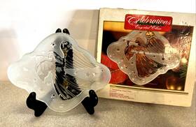 312332 Crystal Clear Celebrations Trumpeting Angel Plate 7 Inch Star Footed Christmas Decor