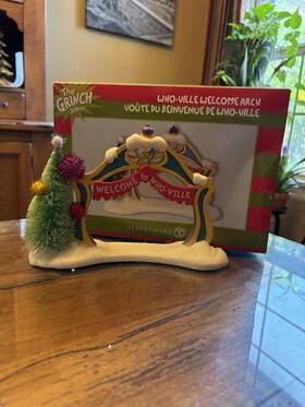 Department 56 093422633246 Dr. Seuss The Grinch Who-ville Welcome Arch Christmas Figurine