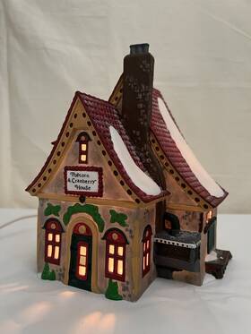 56388 Department 56 Vtg Dept North Pole Series Popcorn And Cranberry House Xmas Village