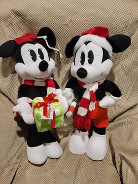 440556 Disney Mickey And Minnie Christmas Winter Door Greeter Candy Cane Present
