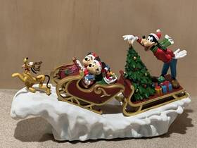 Disney 841887143288 Christmas Holiday Musical Sleigh With Mickey And Minnie Mouse Pluto Goofy