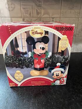 86468 Disney - Gemmy Christmas 5.5 Ft Mickey Mouse With Wreath Light Up Airblown Inflatable