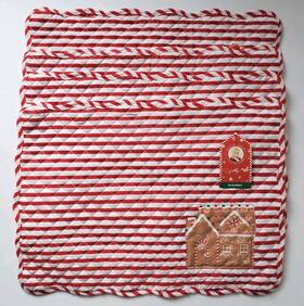 Dolly Parton 430002251962 Set Of 4 Quilted Christmas Placemats Gingerbread House Candy Stripe