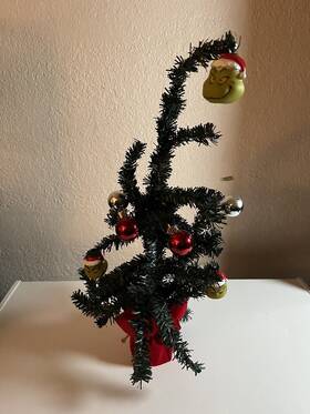 Dr. Seuss Enterprises 193849015950 The Grinch 16 Inch Decorated Christmas Holiday Tree W Mini Ornaments
