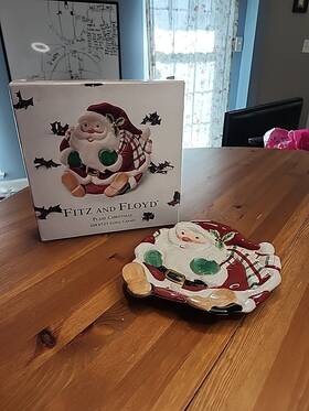 2063 Fitz & Floyd 746944778475 And Plaid Christmas 2063/125 Santa Canape 8 1/2 Inch Plate