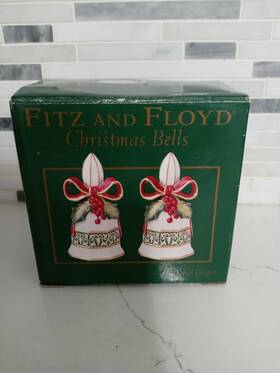 Fitz & Floyd 746944787316 And Christmas Bell Salt Pepper Shaker Set Holly Berries Brand New