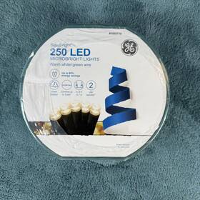1055710 Ge Staybright 250-count 51.8-ft White Micro Led Christmas String Lights