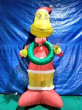 114313 Gemmy 11.5ft Airblown Giant Christmas Dr. Seuss Grinch With Micro Led Wreath