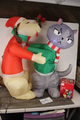23gm82666 Gemmy Perfect 4ft Led Cat And Dog Mistletoe Scene Inflatable Christmas