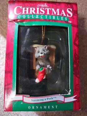 Gibson 084172159643 Vintage Sneaking A Peak Christmas Collection Holiday 95 Tree Ornament