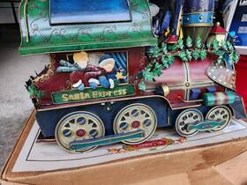 S-0204-1 Grandeur Noel 2002 Collectors Edition Tin Christmas Locomotive Engine With Box
