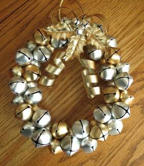 Hallmark 011477834364 Christmas Wreath Jingle Bells Holly Gold And Silver Metal 9 Inch Wall Door
