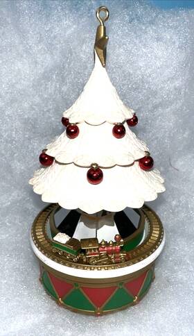 Qlx7477 Hallmark 07477 White Christmas Tree Dreams Ornament Train Windup Keepsake