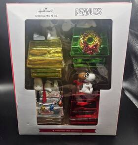 Hallmark 661127032277 Set Of 4 Christmas Glass Ornaments 2023 Peanuts Snoopy Doghouse 5 Inch New