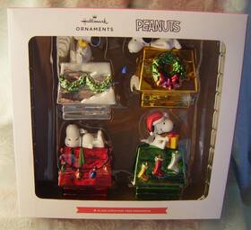 Hallmark 661127078510 Peanuts Snoopy 4 Glass Christmas Ornament Box Set New Ll/8510