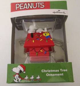 Hallmark 763795129362 Peanuts Gang Snoopy On Doghouse Christmas Ornament