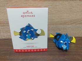 Hallmark 763795264339 Disney Finding Dory Ftfamily Funft Christmas Ornament And Parents