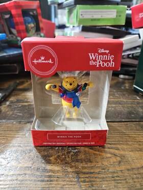 Hallmark 763795693047 Winnie The Pooh With String Lights Ornament Christmas Tree Decor