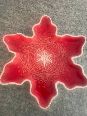 Hallmark 763795991686 Ceramic Snowflake Shaped Red And White Christmas/winter Dish/decoration