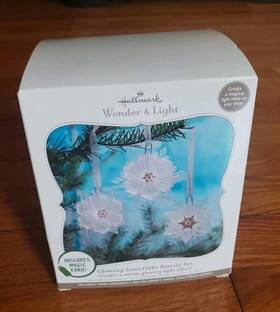 Hallmark 795902163877 New Wonder And Light Glowing Snowflake Starter Set 3 Ornaments Christmas