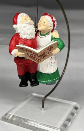 Qx457-5 Hallmark 1989 Christmas Ornament Holiday Duet 4th In Mr. And Mrs. Claus Series