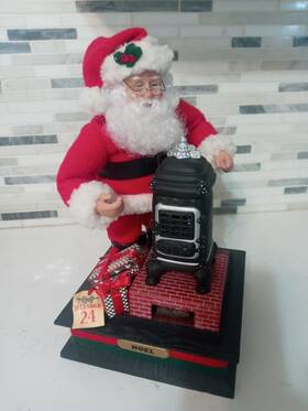Holiday Creations 098719122687 Vintage 90s Santa W Pot Belly Stove Plays Christmas Carols