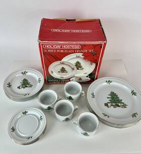 Holiday Hostess 036381884168 16 Piece 22k Goldvintage Christmas Tree Porcelain Dinnerware Set