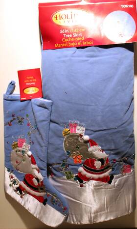 0092190 Holiday Living Festive Santa Christmas Tree Skirt And Stocking Blue Velvet Applique Cute New
