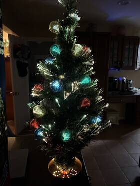 Holiday Peak 840853127338 Vtg Fiber Optic Christmas Tree With Ball Ornaments 32- Inch Tall