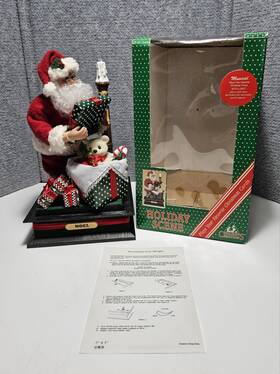 Holiday Scene 058754023004 Christmas Creations 1993 Musical 12 Inch Santa Lighted Street Lamp