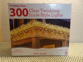 Holiday Time 028208941130 17.67 Ft 300ct Clear Incandescent Blinking Icicle Christmas Lights