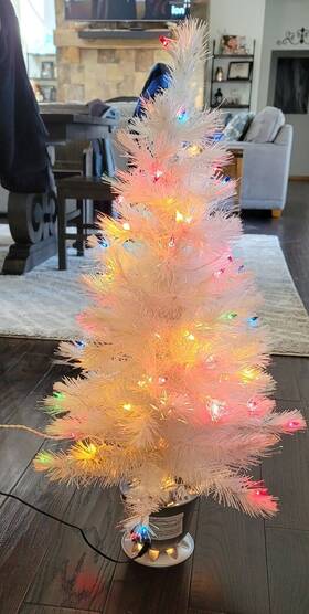 Holiday Time 708820226074 Fiber Optic And Lights 32 Inch White Christmas Tree Multi-colors Continuously Changing