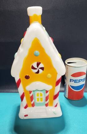 Holiday Time 820290114887 Christmas Blow Mold Tabletop Gingerbread House Lights Up New 11 Inch Snow Candy
