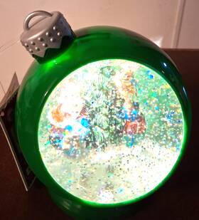 Holiday Time 841887122405 Globe Water Lantern Green Christmas Ball Lights Up Nwt