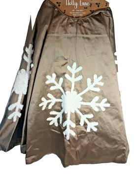131285 Holly Lane 48 Inch Brown 3 Snowflake Reversable Christmas Tree Skirt New