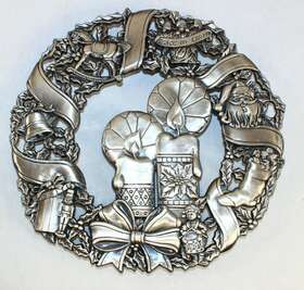 Sn1629 Home For The Holidays Peace On Earth Christmas Wreath Trivet Macys 1995