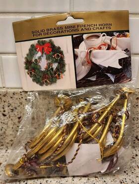 Hosley 040338002055 Vintage Pack Of 6 Solid Brass Christmas Ornament Mini French Horns 5 Inch Nip