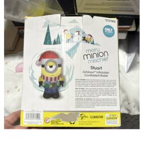 2127402 Illumination Minions Stuart 3.5ft Inflatable Led Christmas Decor