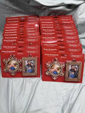 Instant Gifts 050122179603 Lot Of 23 Christmas Photo Ornaments Wooden Snowflake And Square Set