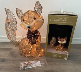 Jaclyn Smith 029944535249 Collection Gold Fox 24 Inch Prelit Christmas Yard Decor Incandescent