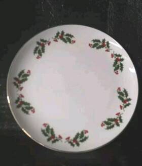 3345-44 Kashima Christmas Holly Porcelain Dinner Plate Made In Japan Vibrant Colors Euc