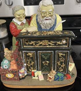 Kirkland 035094028661 Mr And Mrs Santa Claus Light-up Christmas Holiday Resin Figurine