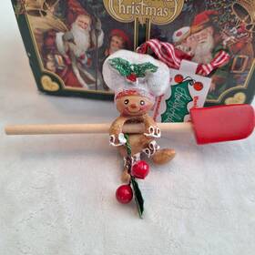 H5024 Kurt Adler 4 Inch Gingerbread Man On Spatula Holiday Ornament Christmas Item